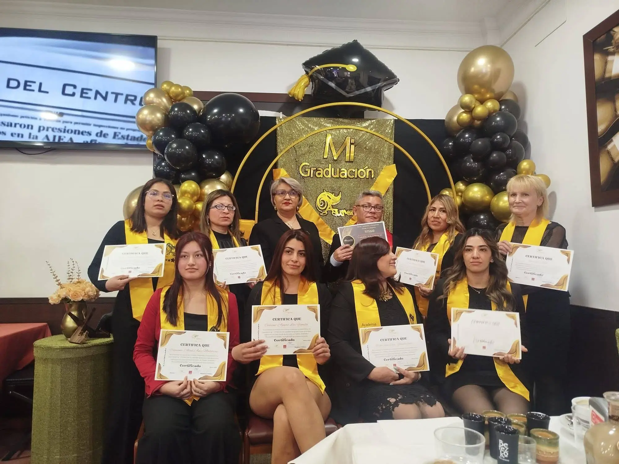 Alumnas con certificados en Áurea