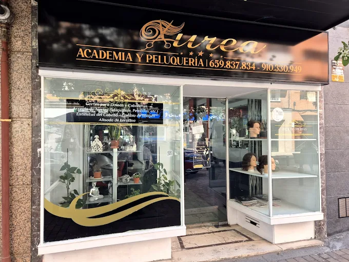 Entrada de Áurea Academia y Peluquería en Calle Hernani