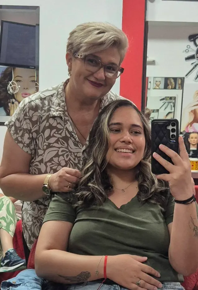 Servicio de cejas realizado por la dueña de Áurea